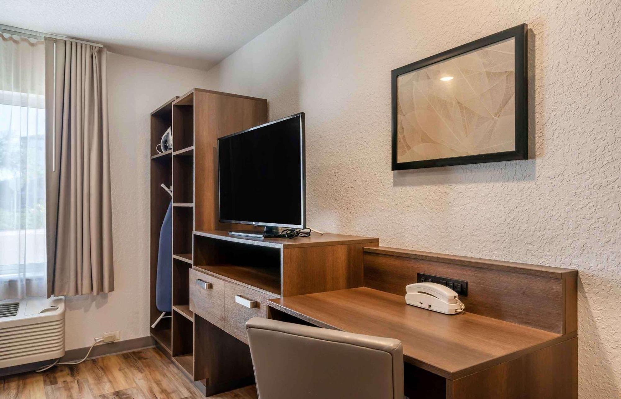 Extended Stay America Select Suites - Tampa - Brandon - East Heartland Buitenkant foto